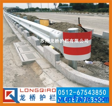 杭州波形板防撞护栏 杭州道路防撞护栏 龙桥订制
