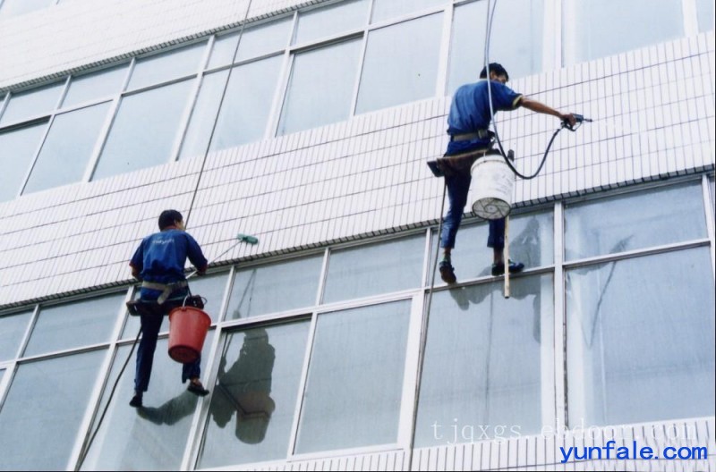 南京单位大楼外墙玻璃清洗提供高空幕墙清洗量大价格优惠服务公司
