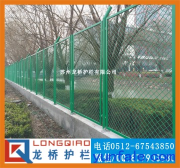 湘潭物流园海关围墙护栏网 龙桥订制院墙外围绿色护栏网片