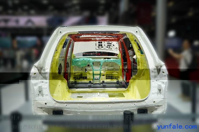 一辆银色的车<em></em>
<em></em>
AI 生成的内容可能不正确。