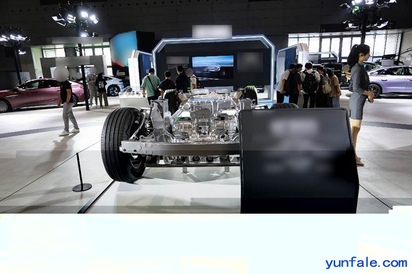 桌子上放满了不同类型的汽车<em></em>
<em></em>
AI 生成的内容可能不正确。